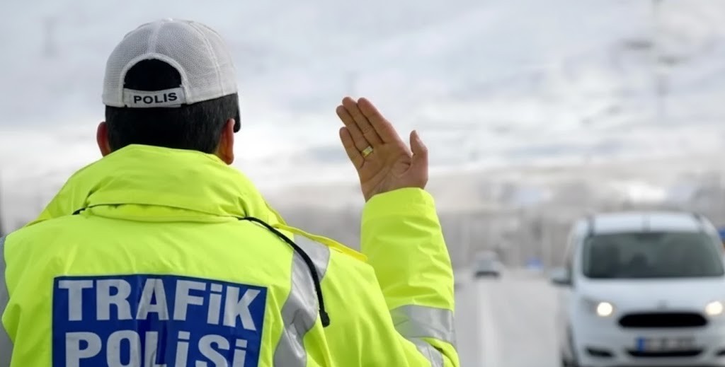 Kiralık Araçta Trafik Cezası Süreci: Ceza Kime Kesilir, Nasıl Ödenir?